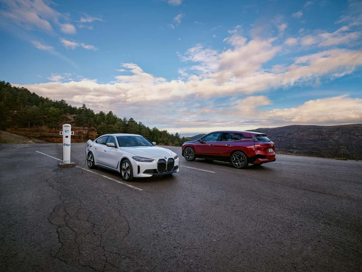 BMW iX and BMW i4