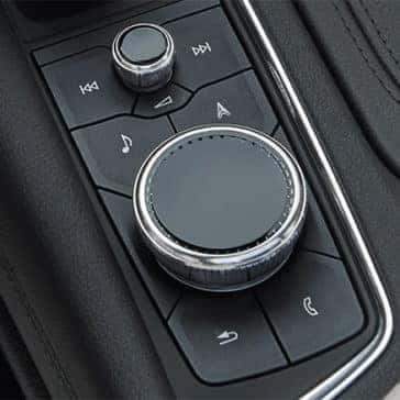 2022 Cadillac XT5 interior media controls