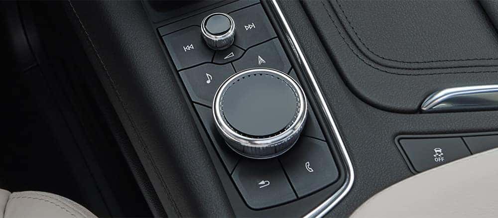 2022 Cadillac XT5 interior media controls