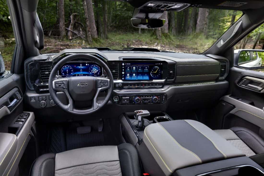 Motor1.com Best Truck Chevrolet Colorado ZR2 Bison Interior Dash View
