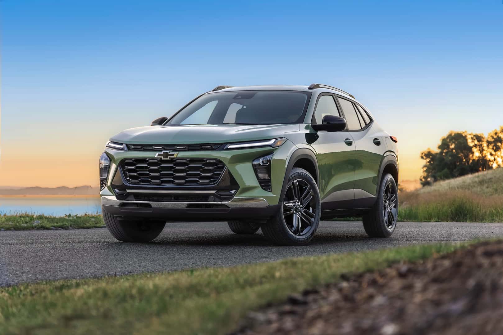 2025 Chevrolet Trax Activ Front Side View