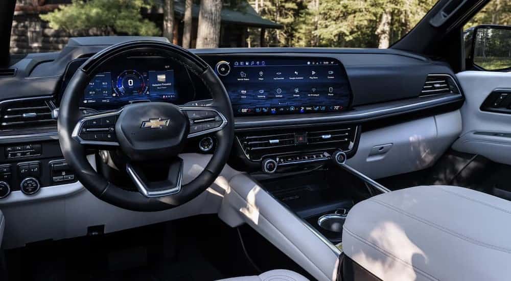 The black and white interior and dash in a 2025 Chevy Tahoe Premier.