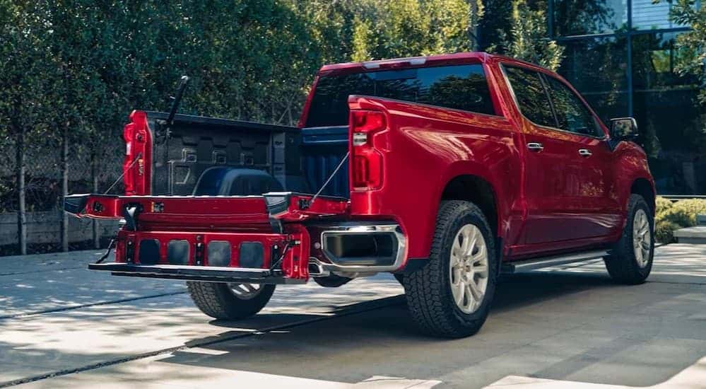 A parked 2025 Chevy Silverado 1500 with its Multi-flex tailgate open.