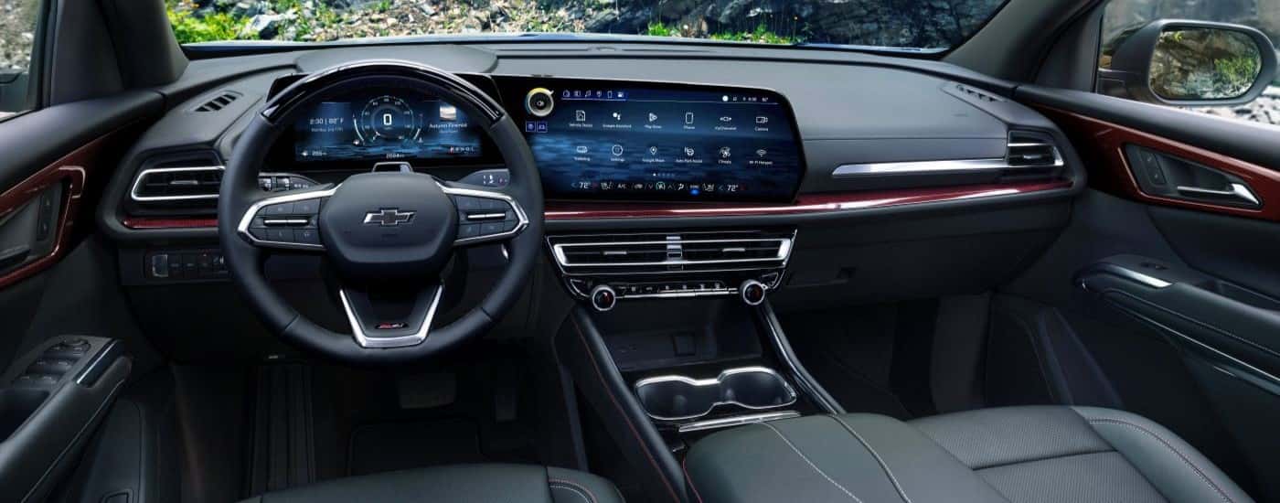 Infotainment and digital gauge cluster on a 2025 Chevy Traverse Z71