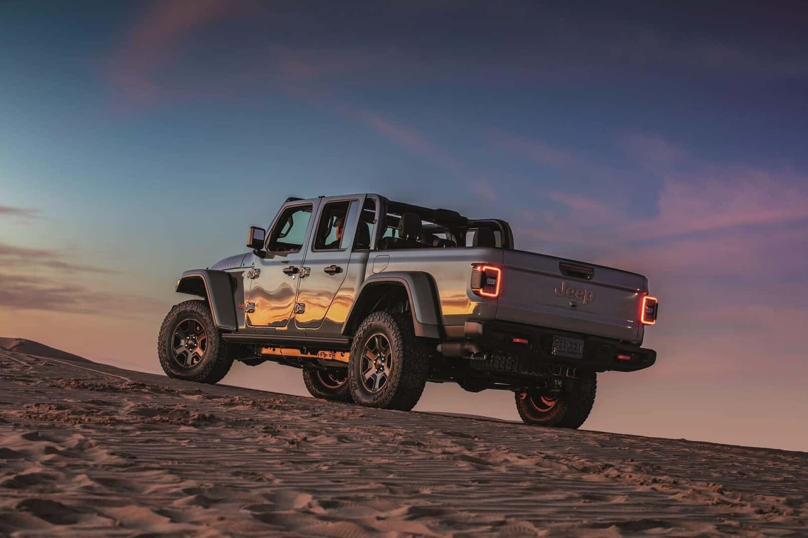 https://di-uploads-pod40.dealerinspire.com/dentonchryslerdodgejeepram/uploads/2022/12/22JeepGladiator-2-1.jpg