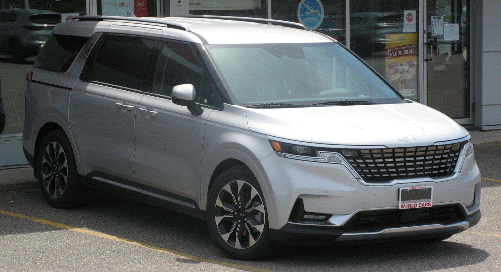Kia Carnival, front three-quarter view