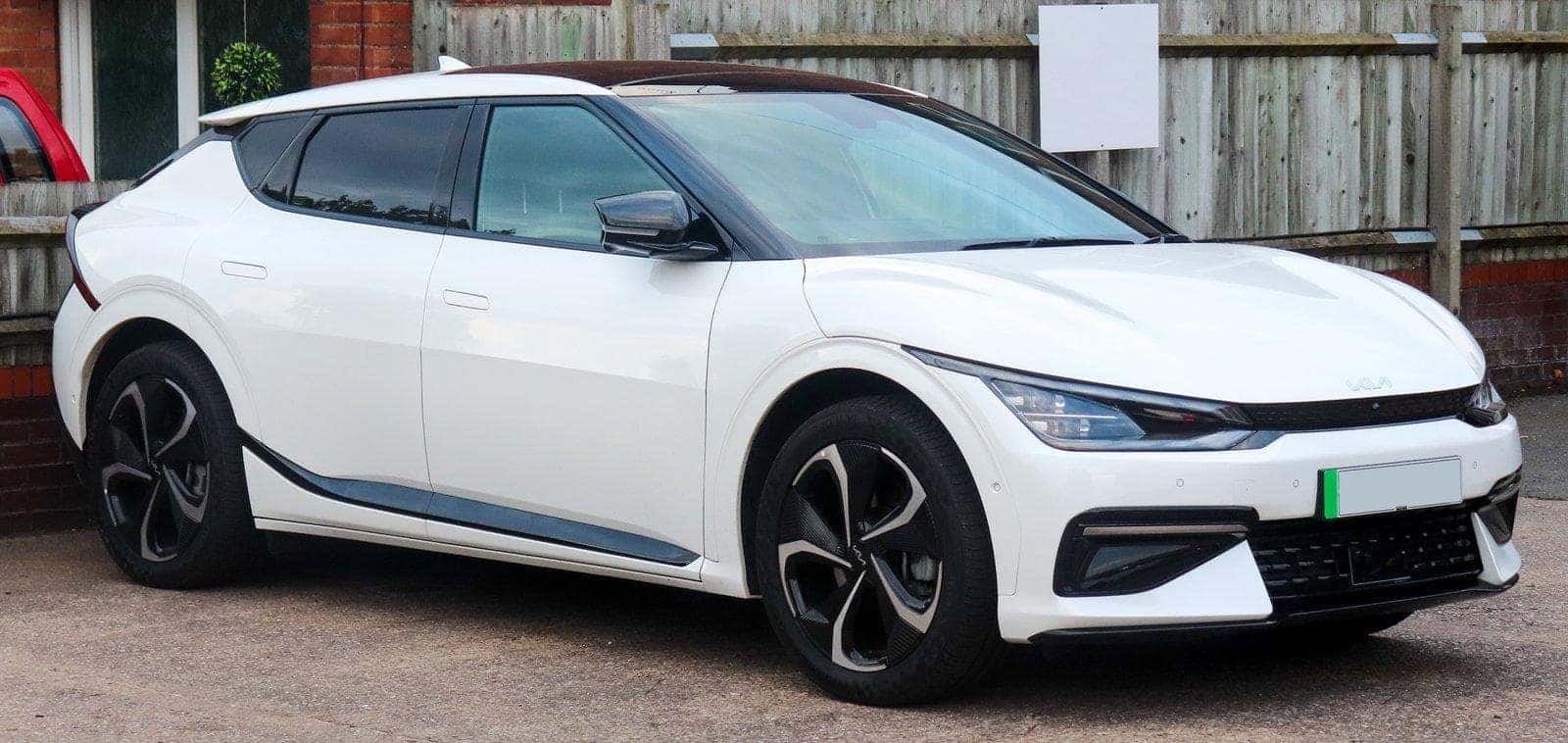 Kia EV6 GT-Line, front three-quarter view