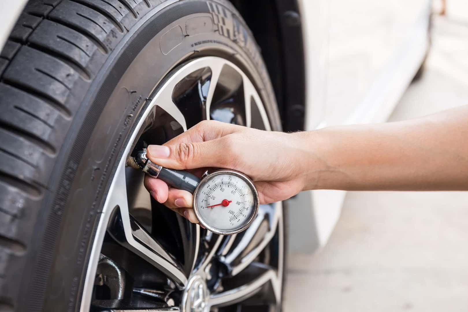 How to Check Your Tire Pressure Land Rover Rockland