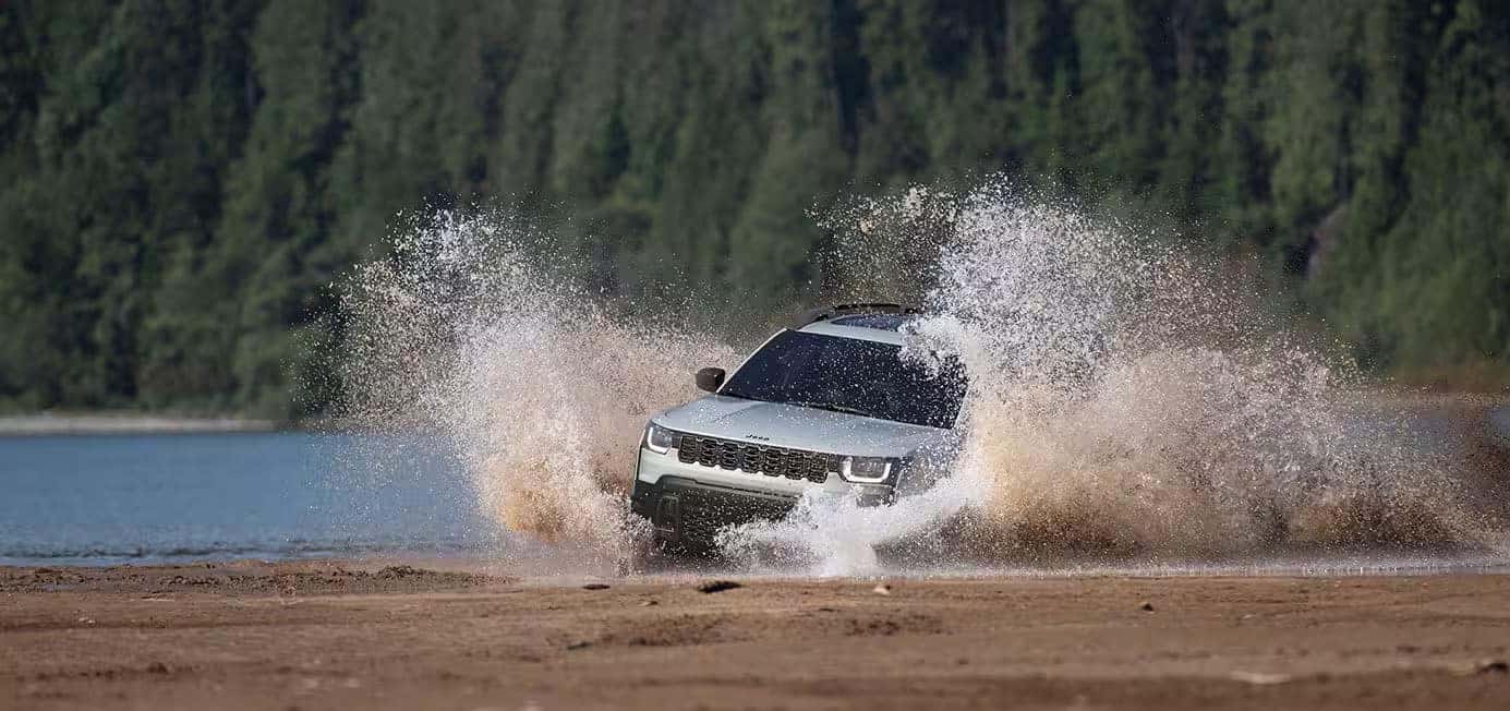 Jeep Cherokee Splashing in water