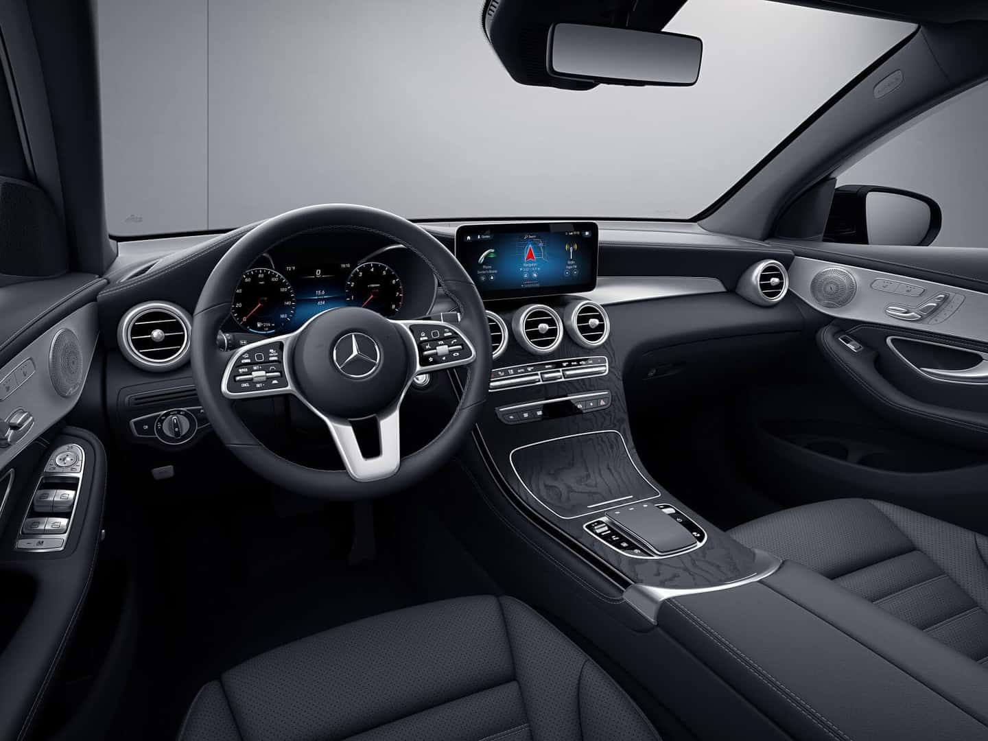 Interior Amenities of the 2022 Mercedes-Benz GLC 
