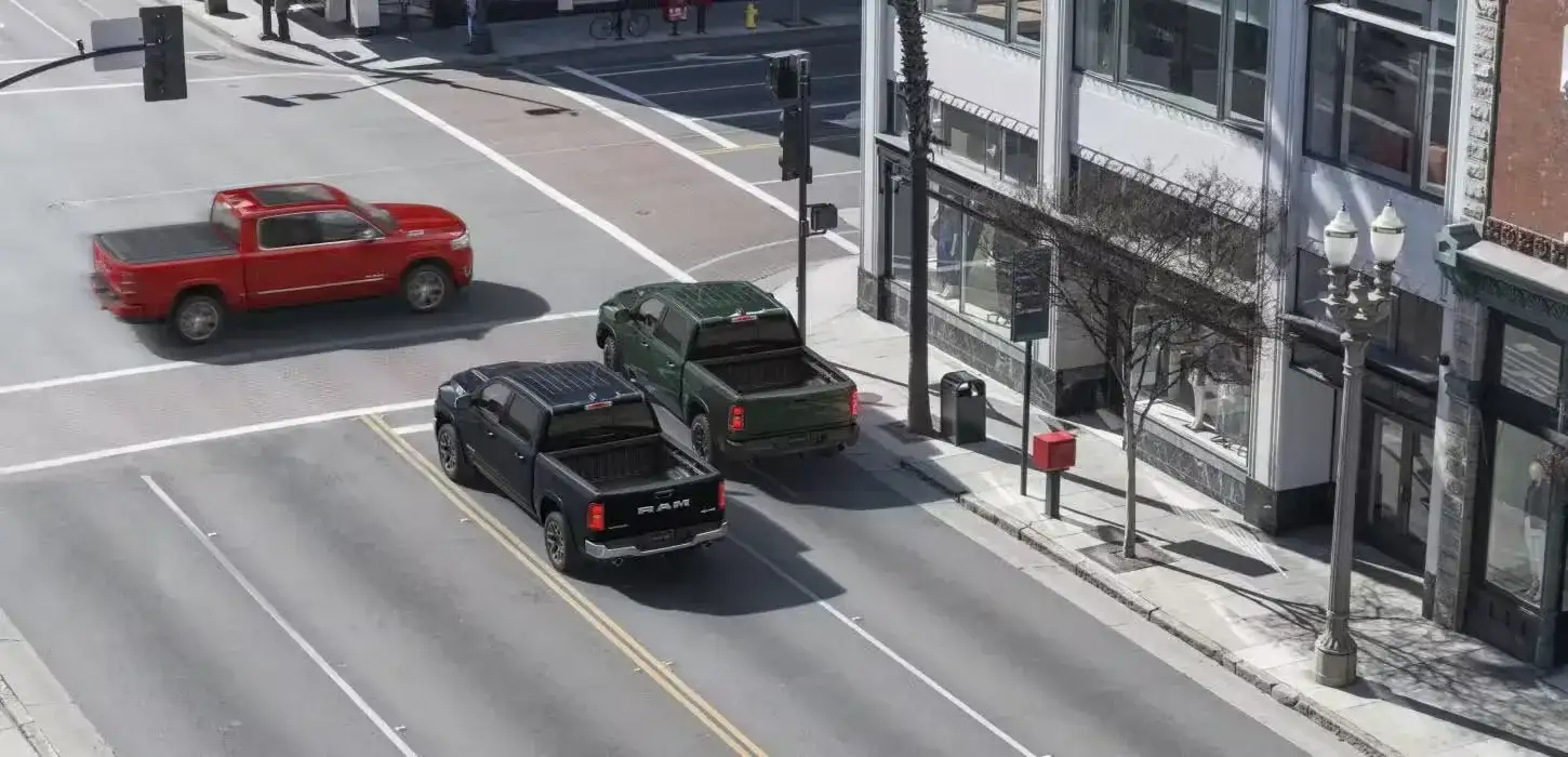 Illustration of Intersection Collision Assist detecting cross traffic