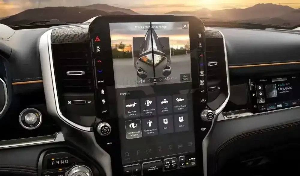Trailer Reverse Guidance with dynamic gridlines on the touchscreen