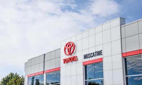 the toyota muscatine dealership building in muscatine iowa